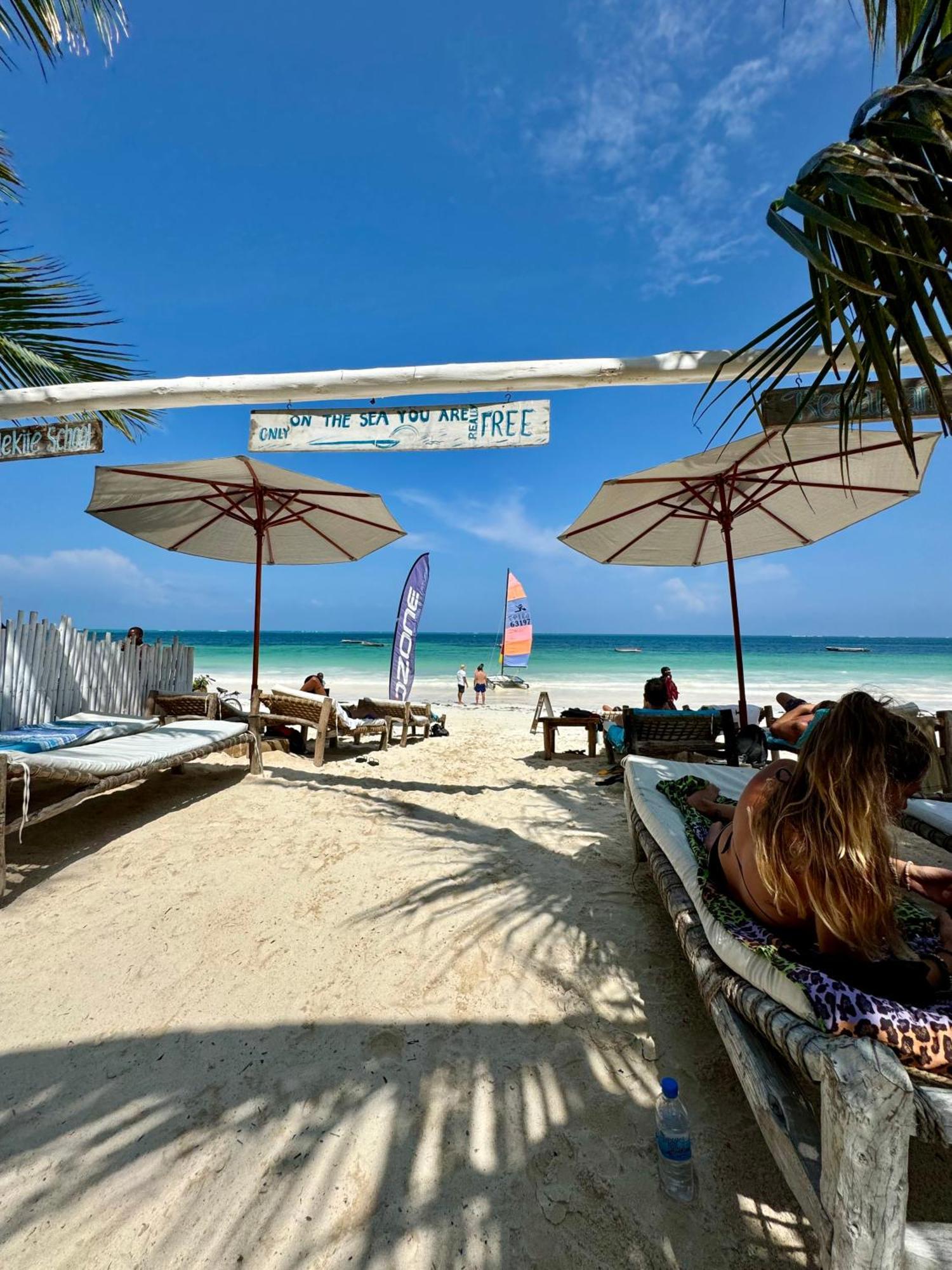 La Base Hotel Kiwengwa (Zanzibar) Bagian luar foto